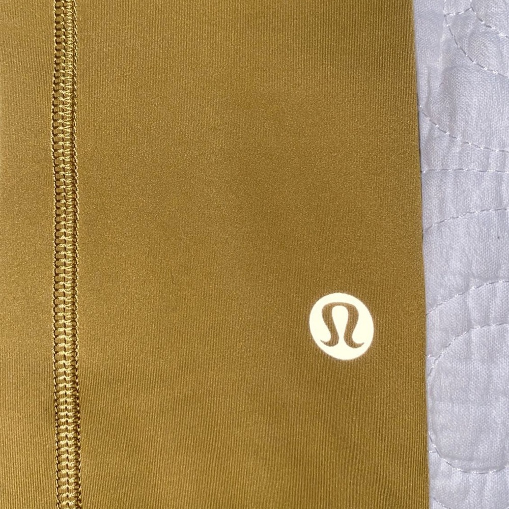 Never worn Lululemon leggings